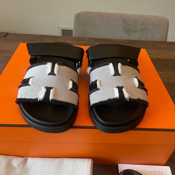 SOLD Hermes Fringe Chypre Sandals - Picture 2 of 13